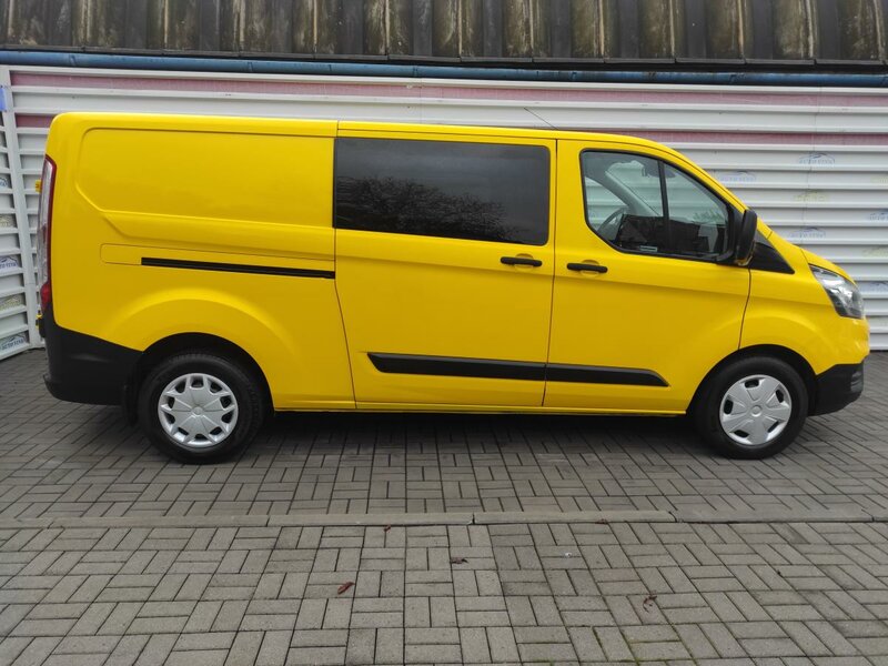 Ford - Transit Custom - 2,0EcoBlue L2, 6 míst, Tažné