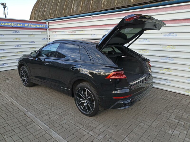 Audi - Q8 - 3,0TDi BLACK,Masáž,2x S-line