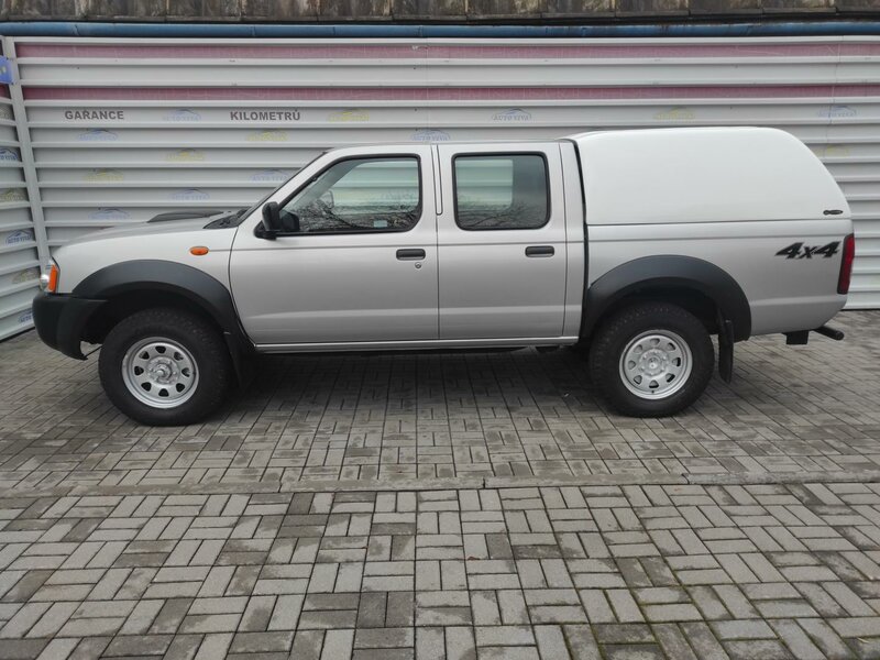 Nissan - Navara - 2,5 Double-Cab NP300,4x4,Tažné