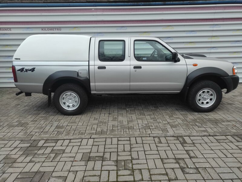 Nissan - NP300 - 2,5 Double-Cab 4x4,Tažné