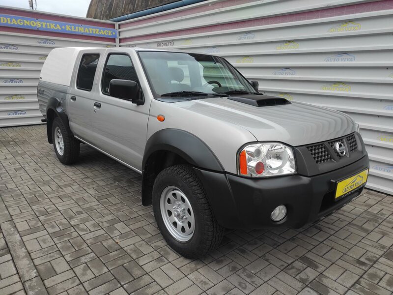 Nissan - NP300 - 2,5 Double-Cab 4x4,Tažné