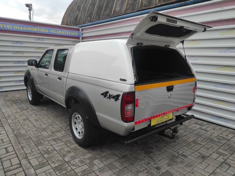 Nissan - NP300 - 2,5 Double-Cab 4x4,Tažné