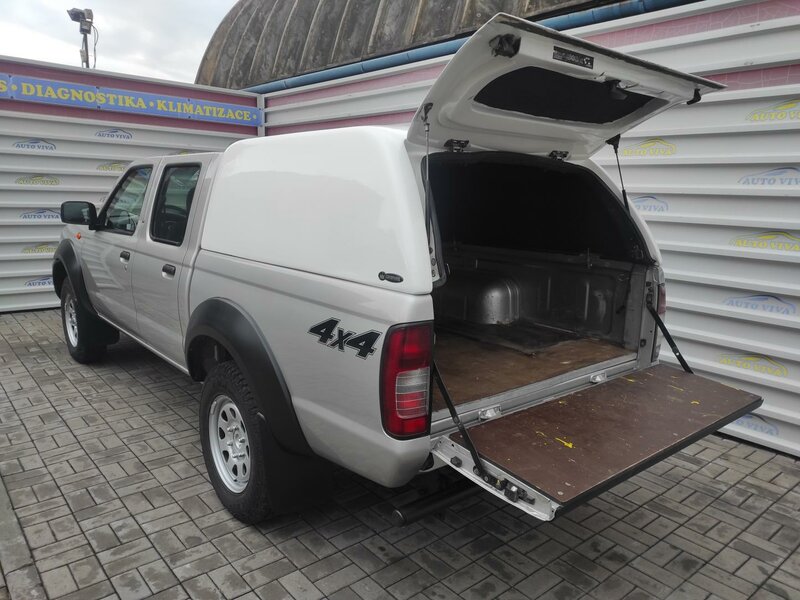 Nissan - NP300 - 2,5 Double-Cab 4x4,Tažné